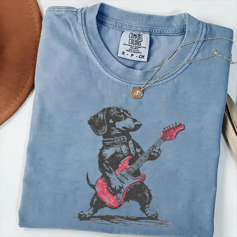 T-shirt Vintage Bassotto Weenie che suona la chitarra