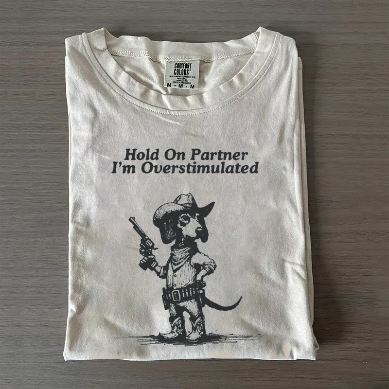 Espera compañero, estoy sobreestimulado Camiseta/Sudadera de Dachshund