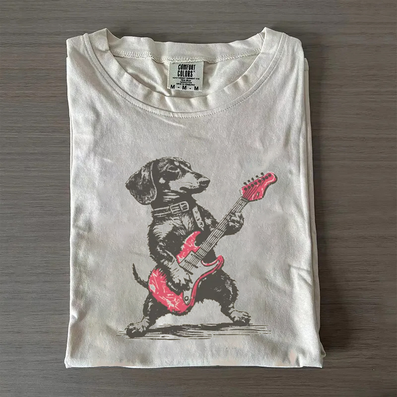 T-shirt Vintage Bassotto Weenie che suona la chitarra